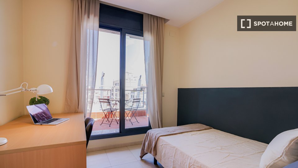 Double room Barcelona, 17 beds, 550m² — photo 18