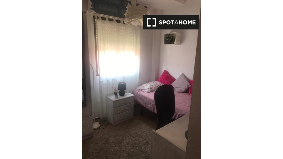 Double room Madrid, 1 bed — photo 5