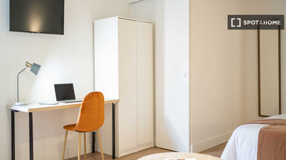 Double room Madrid, 16 beds — photo 24