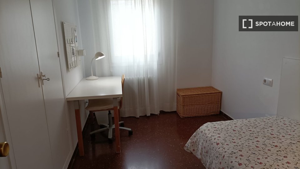 Double room Barcelona, 3 beds, 140m² — photo 10
