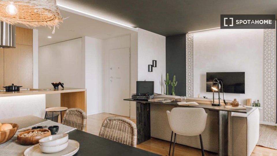 Apartment Lisbon, 2 beds, 117m² — photo 12