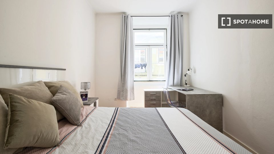 Double room Lisbon, 13 beds — photo 11