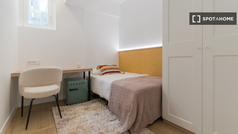 Double room Madrid, 6 beds — photo 11