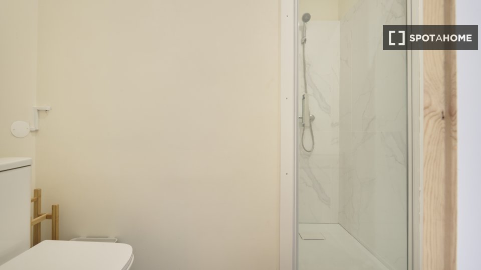 Double room Lisbon, 6 beds — photo 12