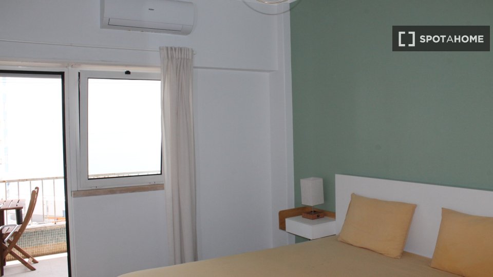 Apartment Lisbon, 2 beds, 106m² — photo 6