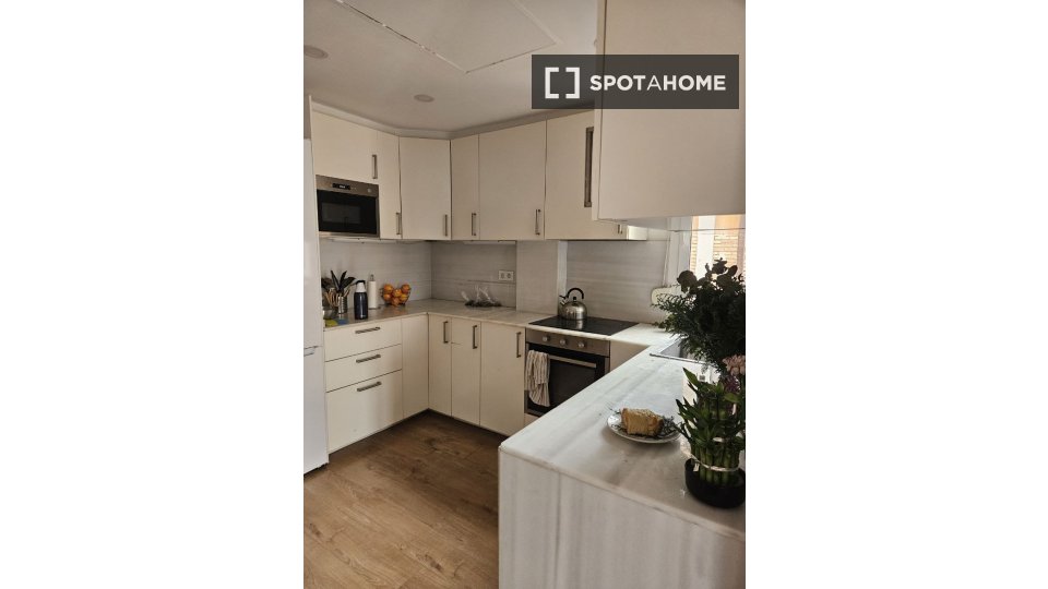 Double room Barcelona, 1 bed, 130m² — photo 10
