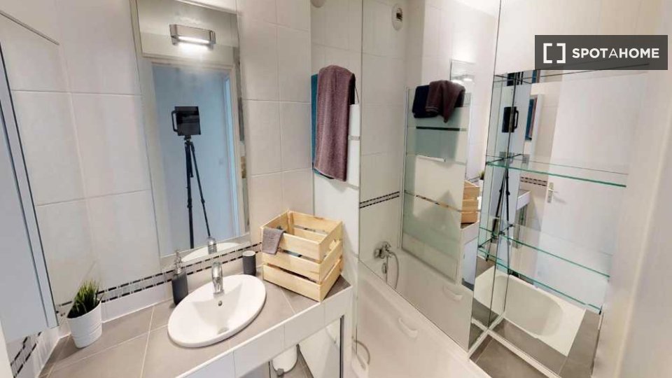 Double room Lyon, 5 beds, 100m² — photo 4