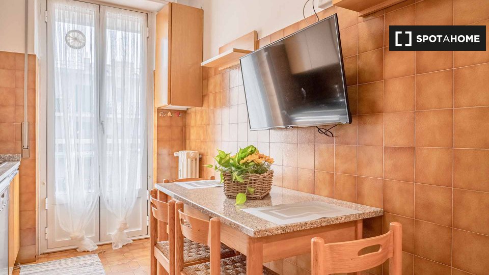 Double room Milan, 4 beds, 90m² — photo 8