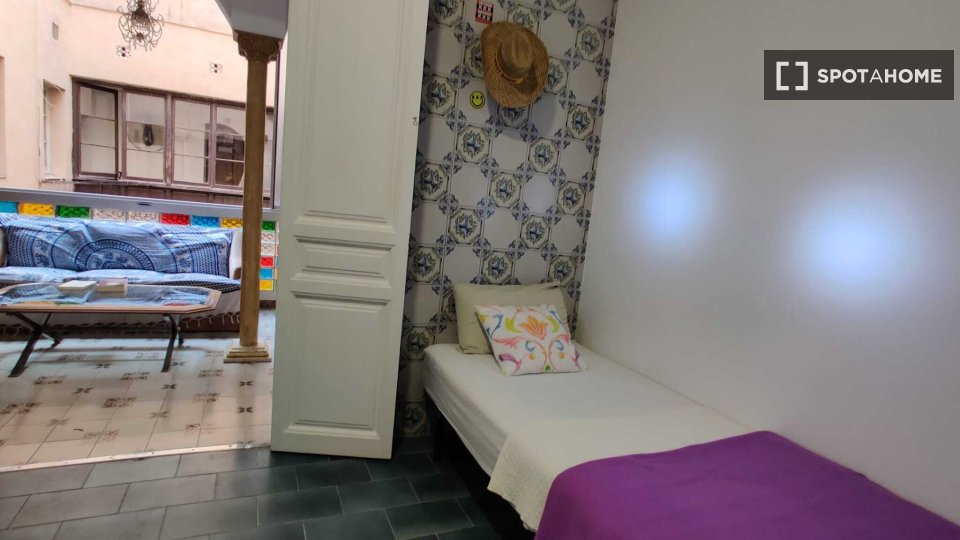 Double room Barcelona, 9 beds, 280m² — photo 6