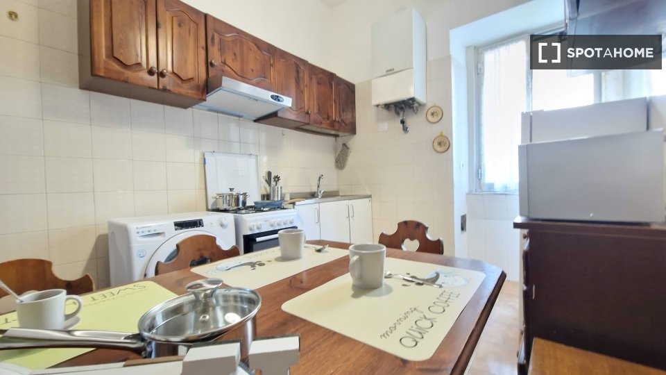 Double room Rome, 3 beds — photo 26
