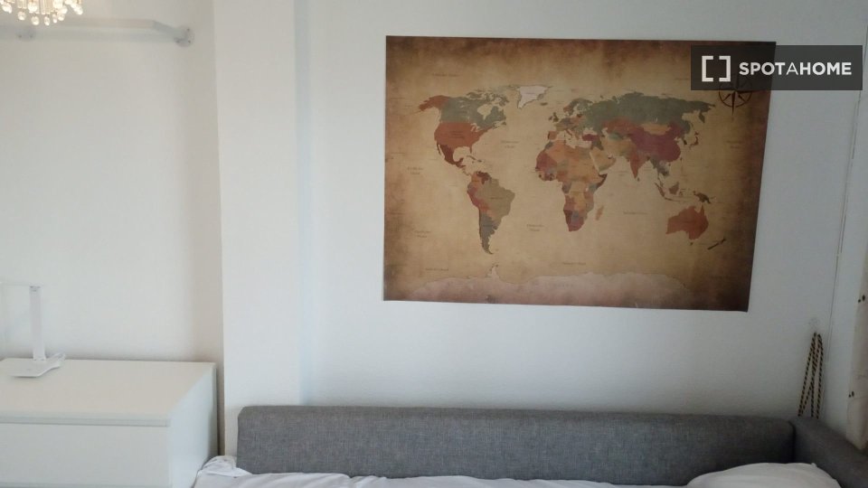 Double room Valencia, 5 beds, 110m² — photo 4