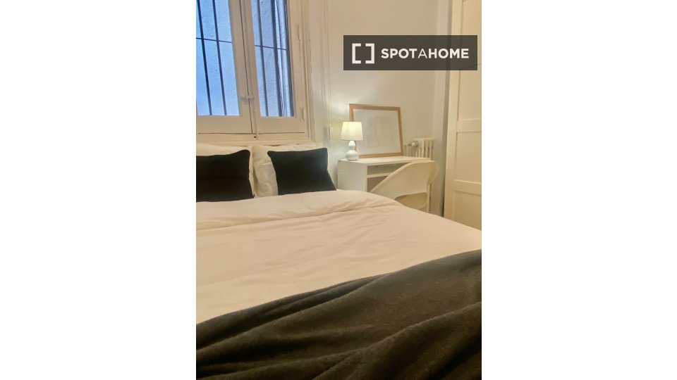 Double room Madrid, 5 beds — photo 14