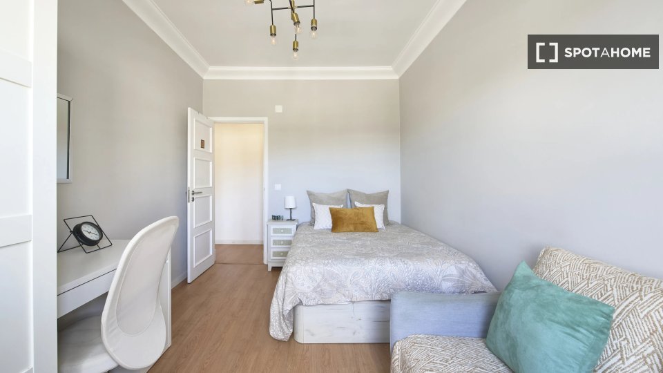 Double room Lisbon, 6 beds — photo 11