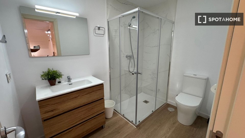 Double room Malaga, 9 beds, 25m² — photo 4