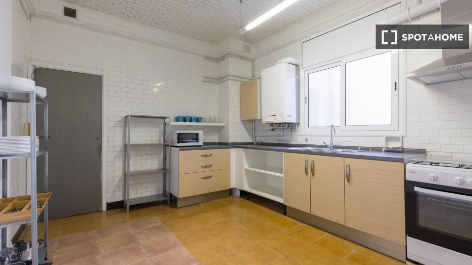 Double room Barcelona, 9 beds, 175m² — photo 13