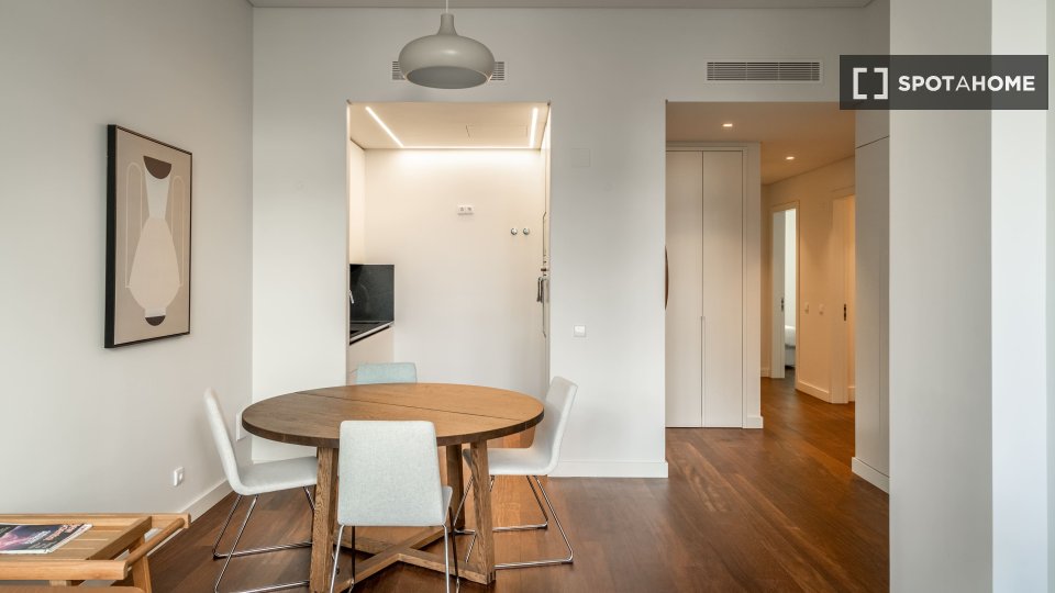 Apartment Lisbon, 2 beds, 82m² — photo 13