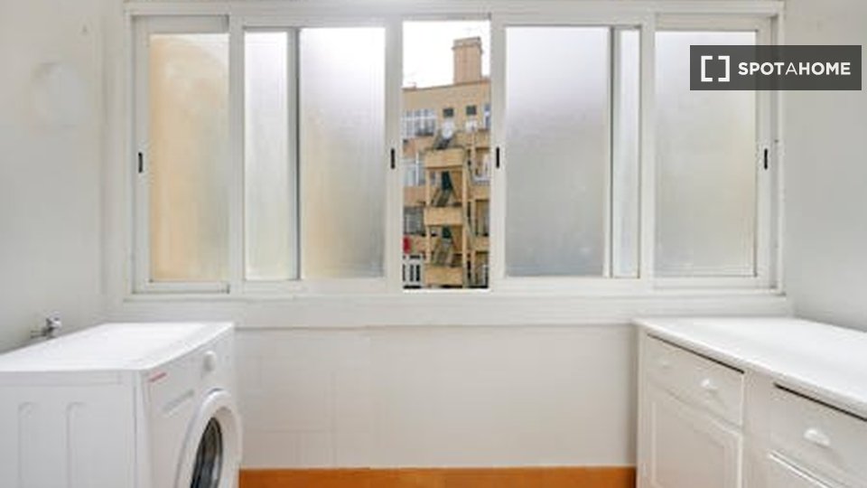 Double room Lisbon, 4 beds — photo 10