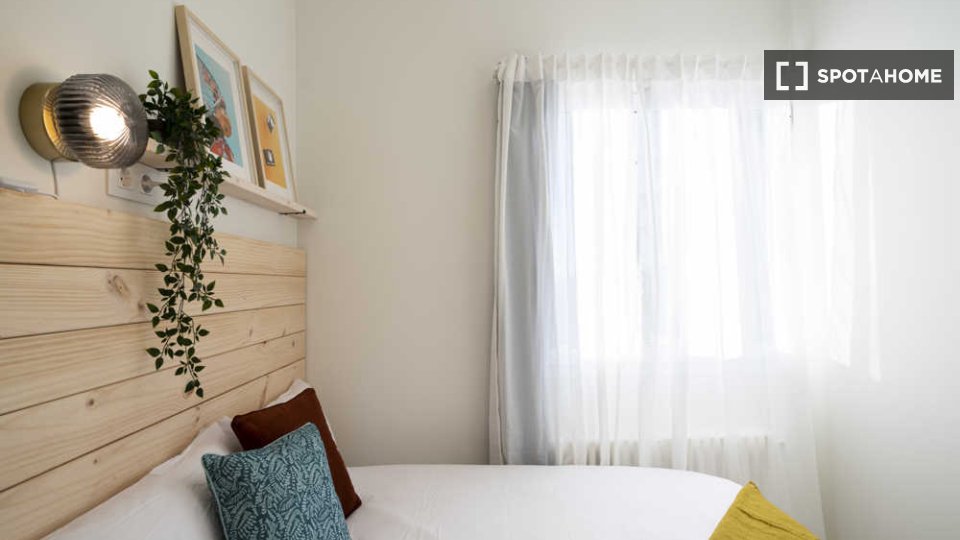 Double room Madrid, 17 beds — photo 43