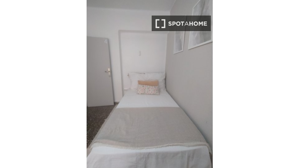 Double room Valencia, 4 beds, 75m² — photo 11