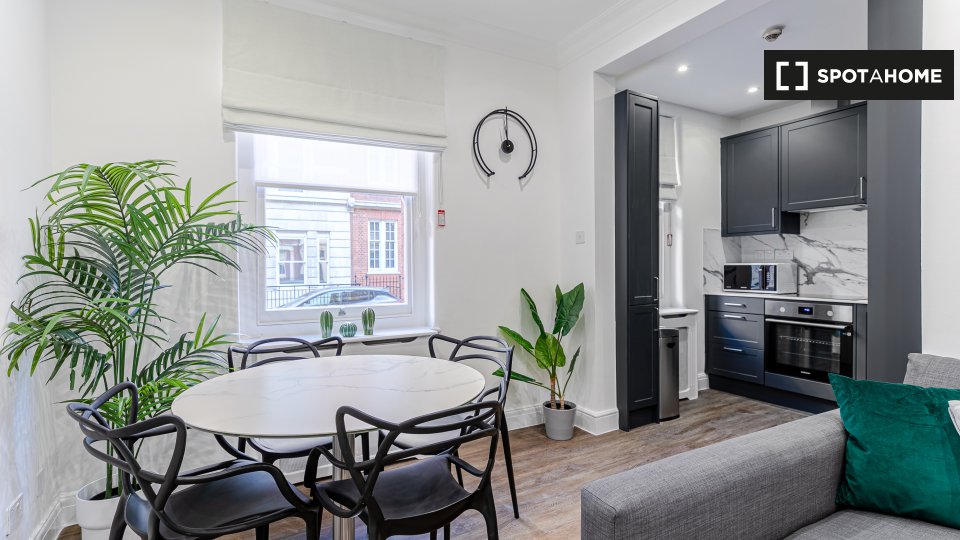 Apartment London, 2 beds, 44m² — photo 1