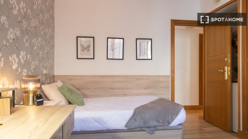 Double room Madrid, 11 beds — photo 15