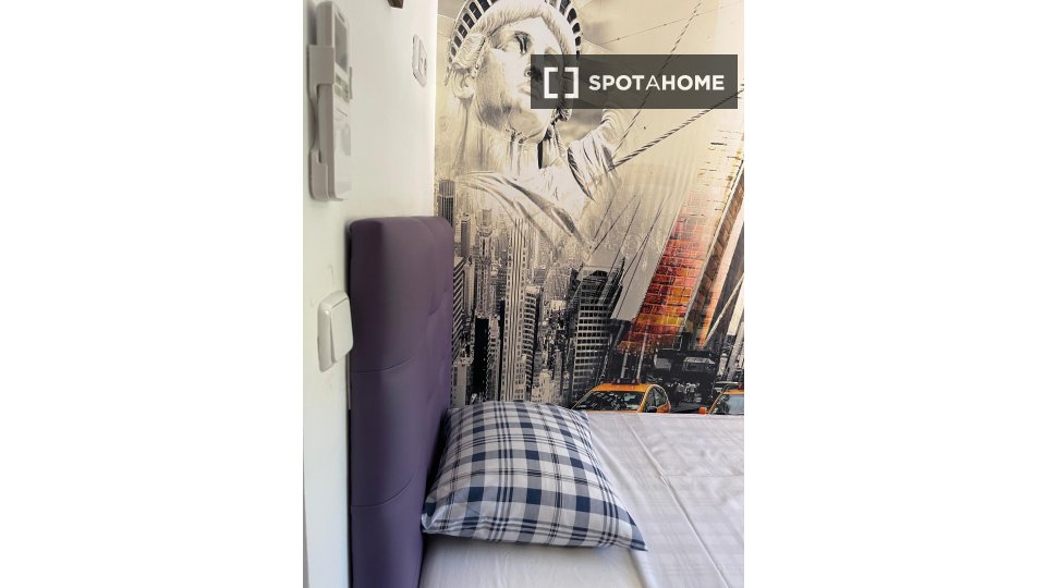 Double room Madrid, 3 beds — photo 25