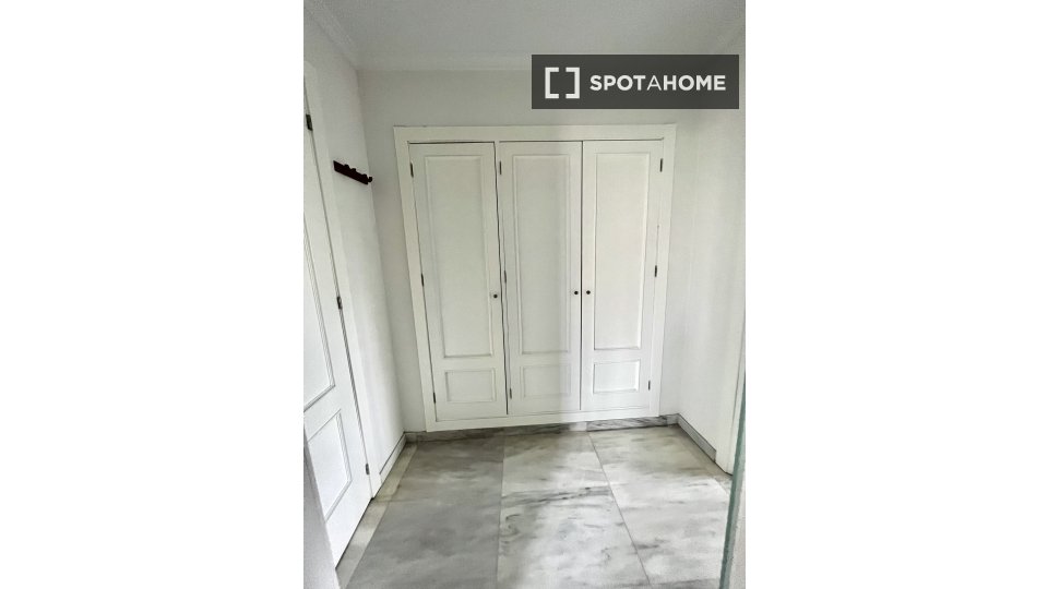Apartment Seville, 3 beds, 110m² — photo 18