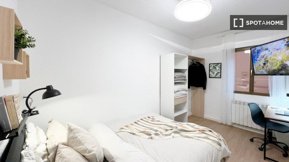 Double room Madrid, 5 beds — photo 13