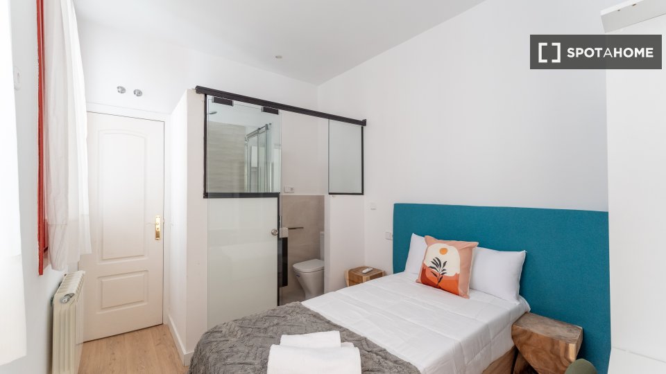 Double room Madrid, 5 beds — photo 6
