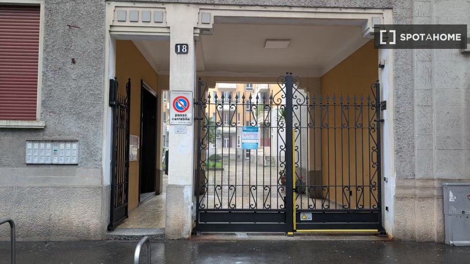 Double room Milan, 3 beds, 90m² — photo 7