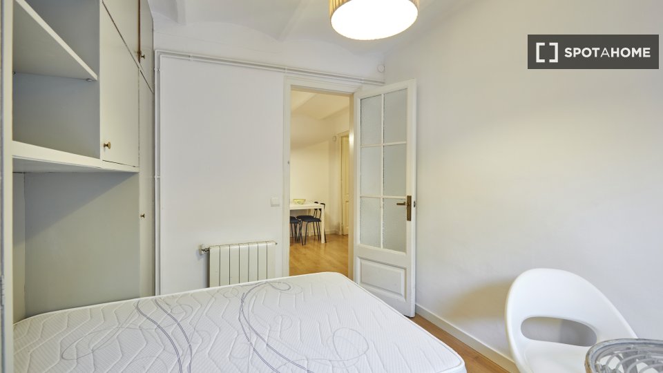 Apartment Barcelona, 3 beds, 71m² — photo 18