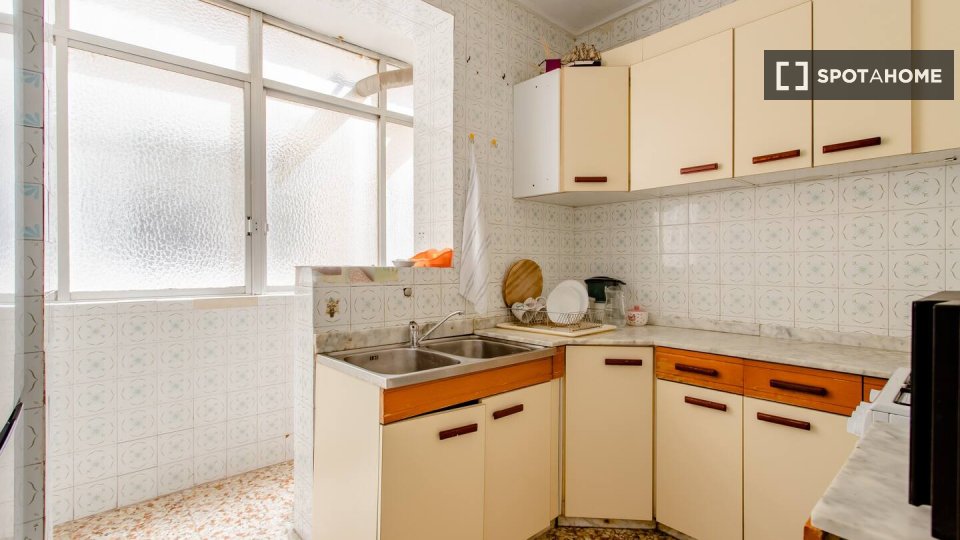 Double room Alicante, 3 beds — photo 1