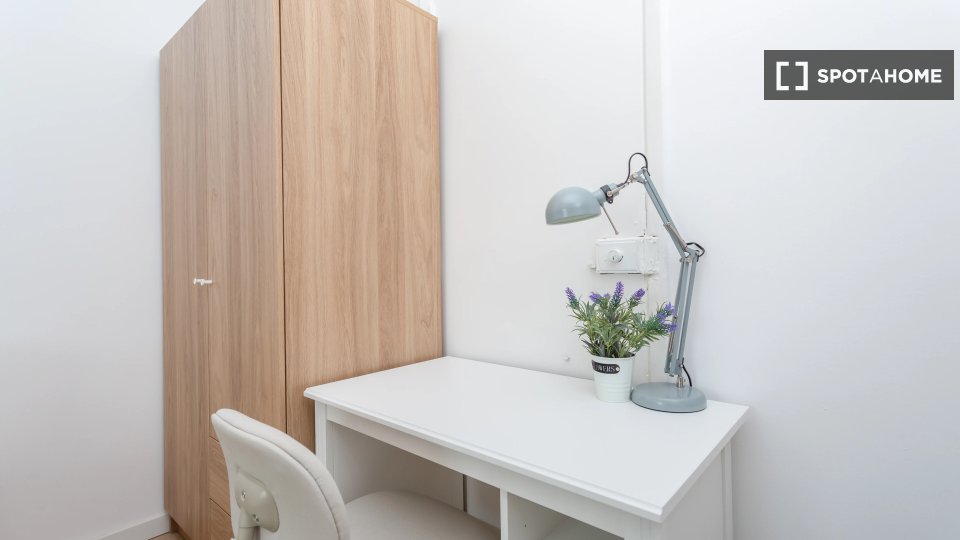 Double room Lisbon, 5 beds — photo 1