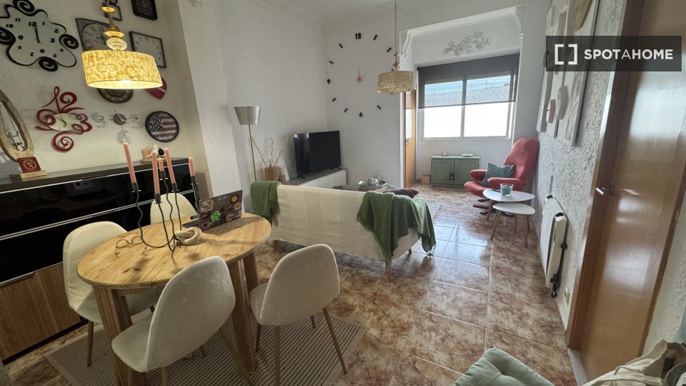 Double room Valencia, 3 beds, 70m² — photo 13