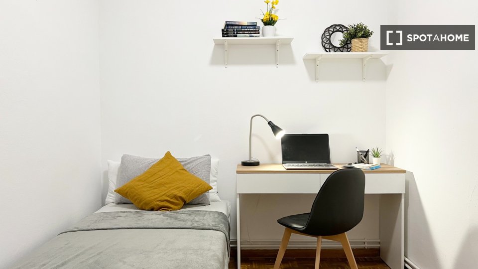 Double room Madrid, 9 beds, 200m² — photo 18