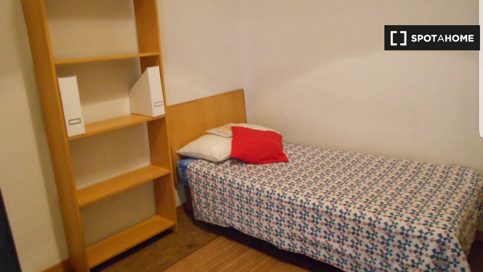 Double room Madrid, 7 beds, 125m² — photo 1
