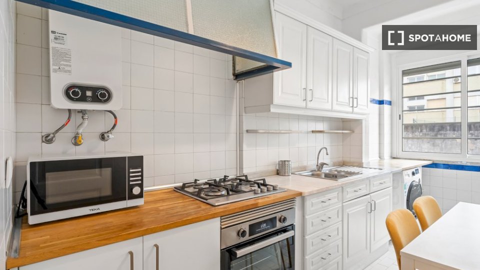 Double room Lisbon, 5 beds — photo 17