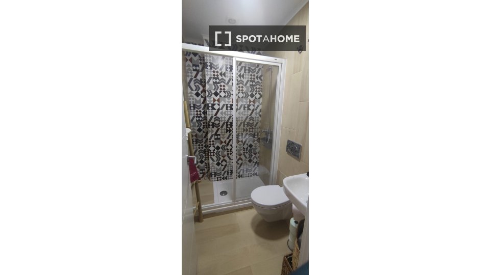 Double room Lisbon, 4 beds, 70m² — photo 8