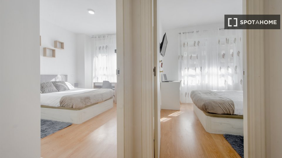 Double room Madrid, 8 beds, 200m² — photo 4