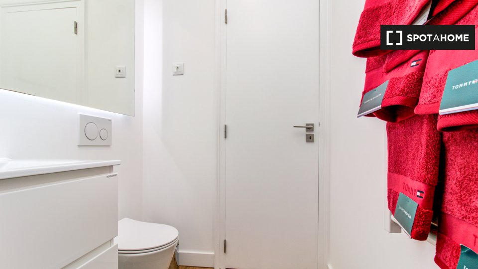 Apartment Lisbon, 2 beds, 70m² — photo 14