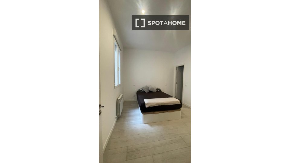 Double room Madrid, 5 beds — photo 32