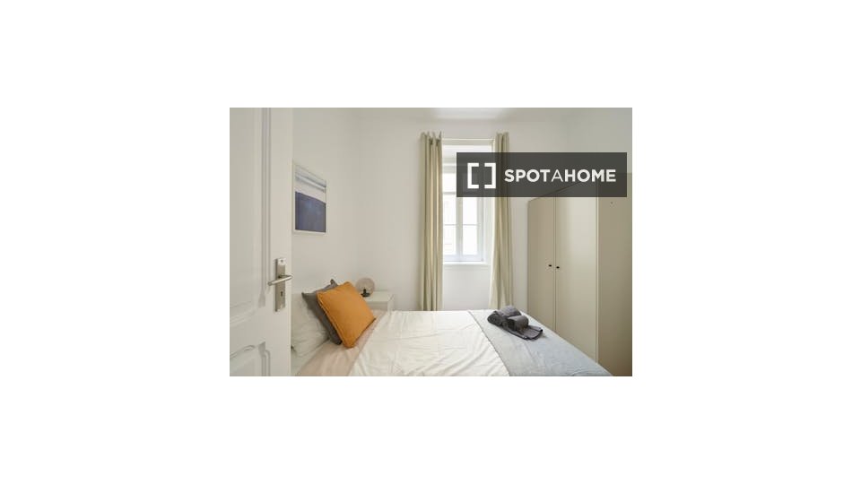 Double room Lisbon, 6 beds — photo 9