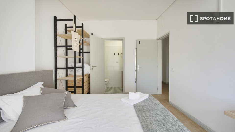 Double room Lisbon, 9 beds — photo 10