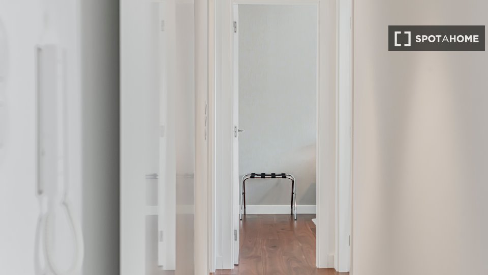 Apartment Lisbon, 2 beds, 74m² — photo 14