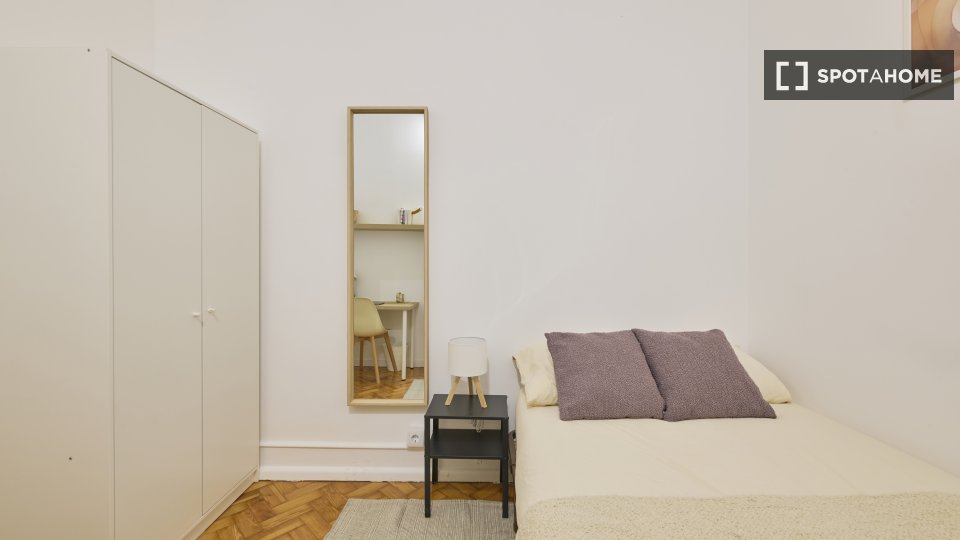 Double room Lisbon, 11 beds — photo 39