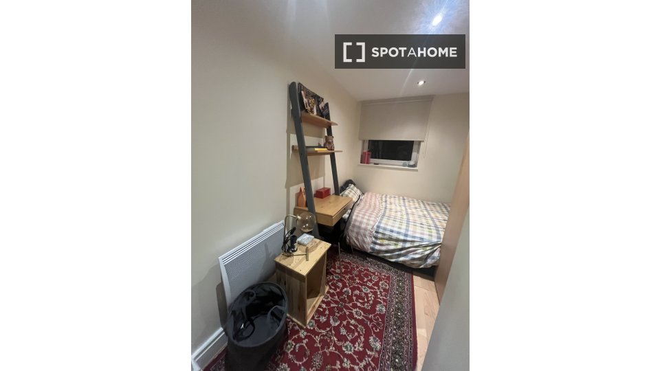 Double room London, 2 beds, 54m² — photo 10