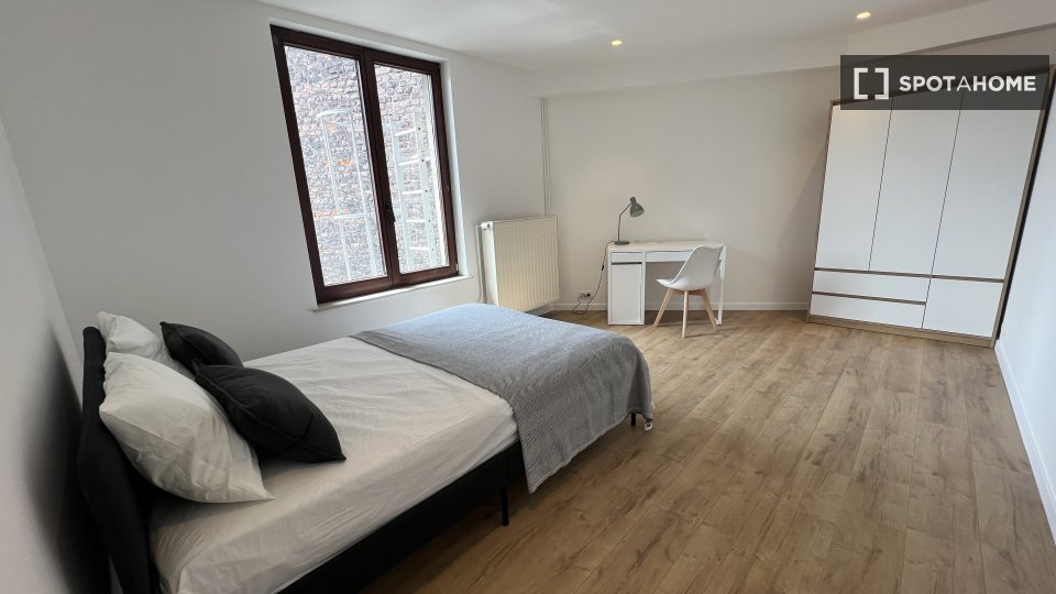 Double room Brussels, 9 beds, 13m² — photo 8