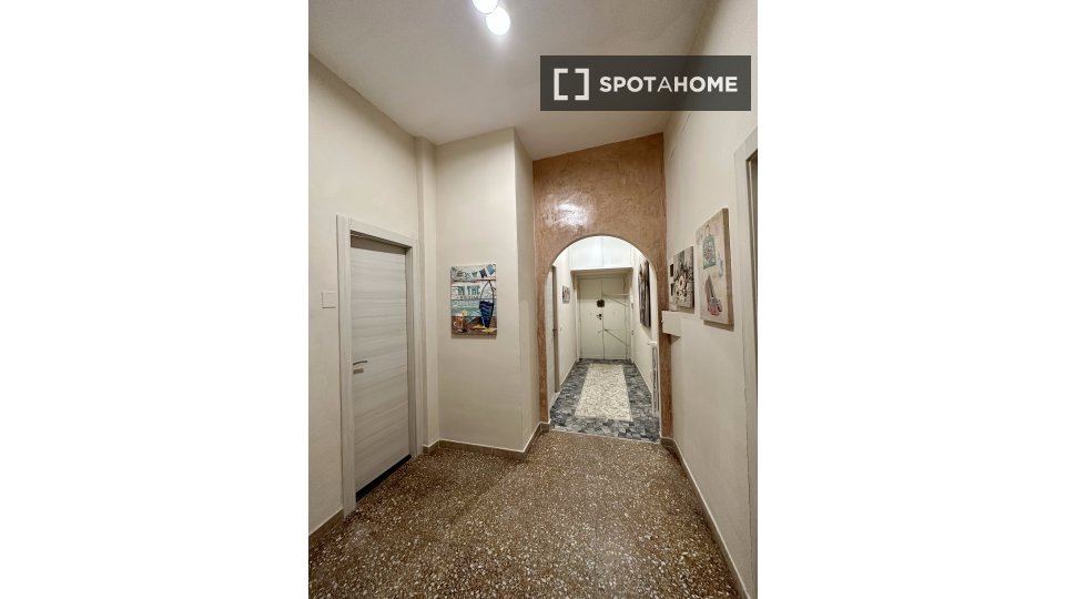 Double room Rome, 3 beds, 94m² — photo 16