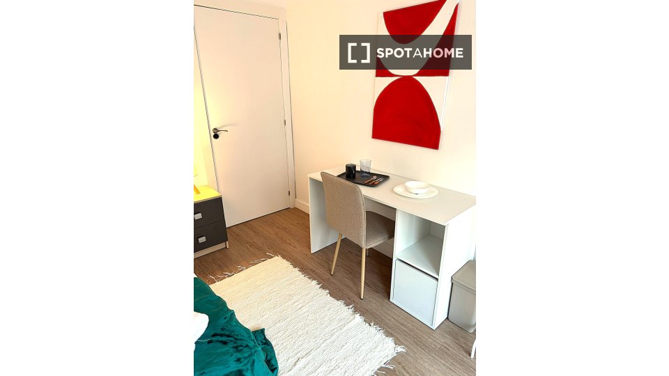 Double room Madrid, 7 beds, 160m² — photo 41