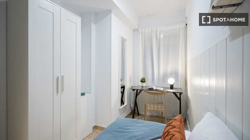 Double room Madrid, 25 beds — photo 72